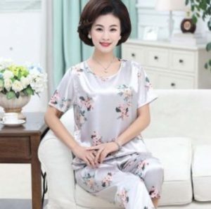 Đồ ngủ nữ trung niên – sự kết hợp giữa thoải mái và thanh lịch